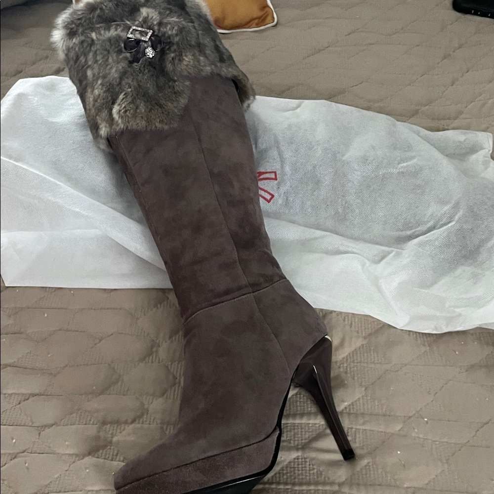 Roberta di Camerino Suede Fur-Trimmed Heeled Boots